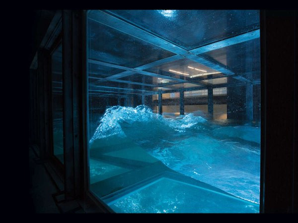 Picture 2 of If you want to enjoy wind storm level 5, just enter this room