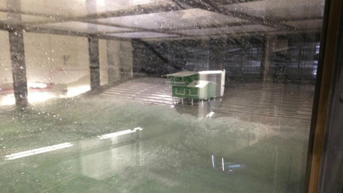 Picture 3 of If you want to enjoy wind storm level 5, just enter this room