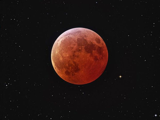 Picture 2 of If your eyes are sharp, you'll see that the Moon is brighter than the Sun.