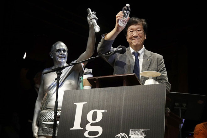 Picture 2 of Ig Nobel 2019 awarded for research teaching surgeons like teaching animals