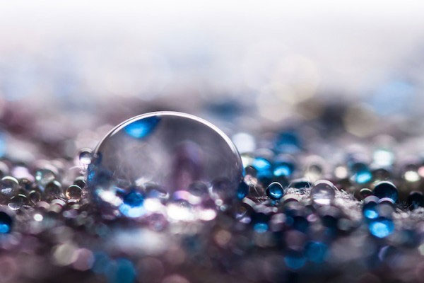 Picture 8 of 'Illusion' images from water droplets close-up
