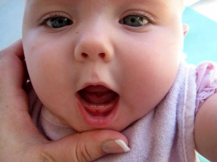 Illustrate the sequence and timing of baby teeth images 4