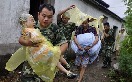 Picture 13 of Image: Strong storm devastating eastern China