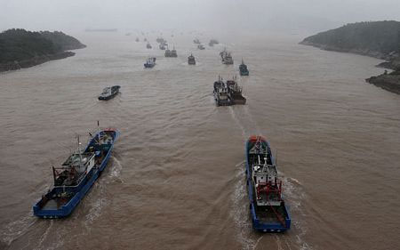 Picture 14 of Image: Strong storm devastating eastern China