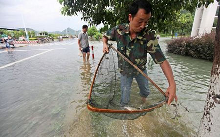 Picture 15 of Image: Strong storm devastating eastern China