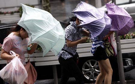 Picture 18 of Image: Strong storm devastating eastern China