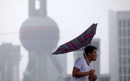 Picture 19 of Image: Strong storm devastating eastern China