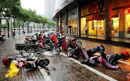 Picture 6 of Image: Strong storm devastating eastern China