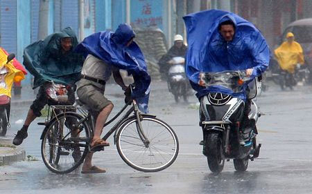 Picture 9 of Image: Strong storm devastating eastern China