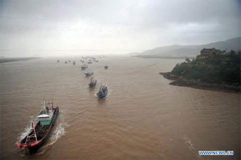 Picture 8 of Images of Haikui storm landed in China