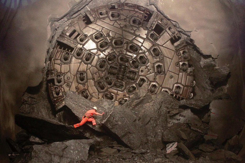 Picture 13 of Impressive 15 types of giant sized machines around the world