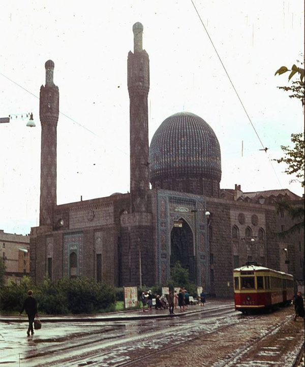 Picture 11 of Impressive color photos of the Leningrad street in the 1960s