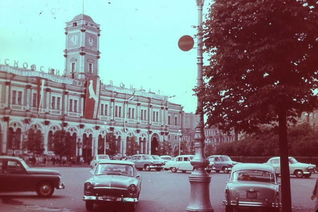 Picture 12 of Impressive color photos of the Leningrad street in the 1960s