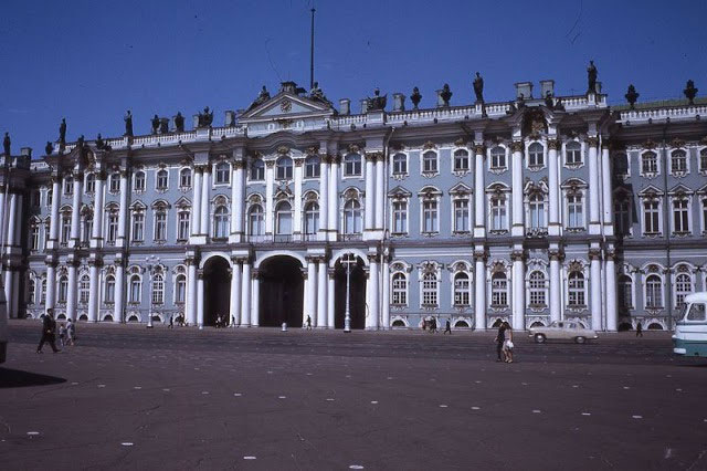 Picture 14 of Impressive color photos of the Leningrad street in the 1960s