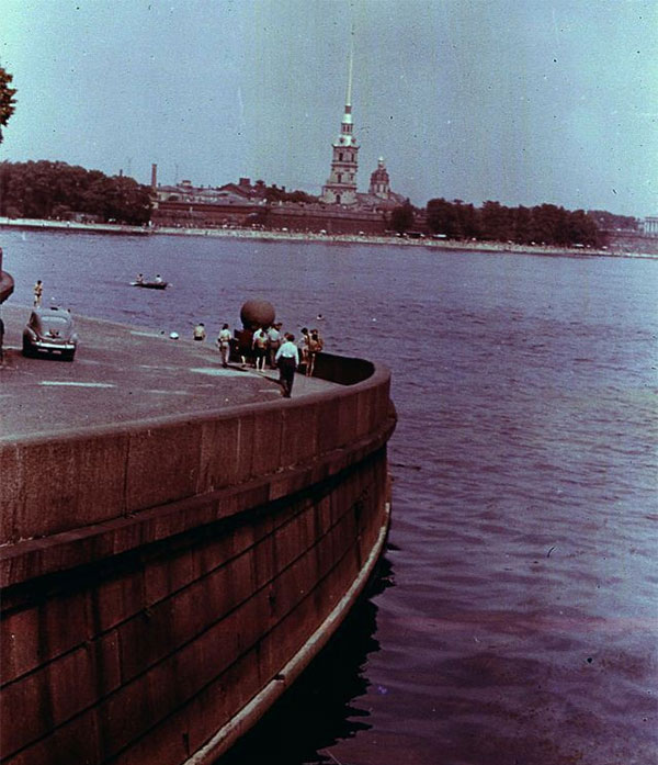 Picture 15 of Impressive color photos of the Leningrad street in the 1960s