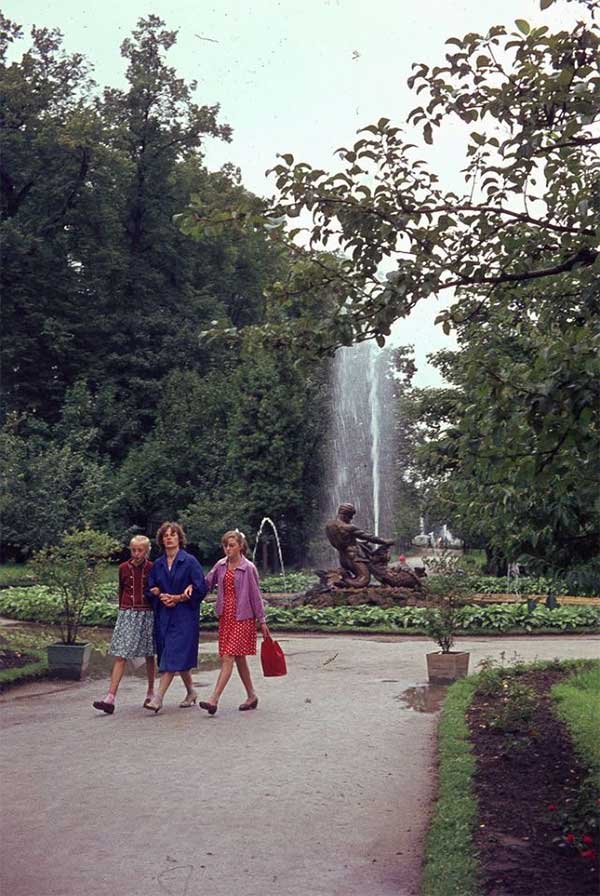 Picture 9 of Impressive color photos of the Leningrad street in the 1960s