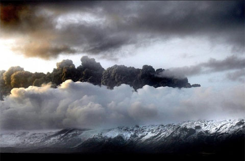 Picture 8 of Impressive image of volcano on ice