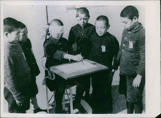 Picture 7 of Impressive images of Asian students of the last century