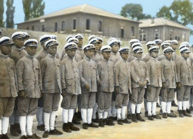 Picture 8 of Impressive images of Asian students of the last century