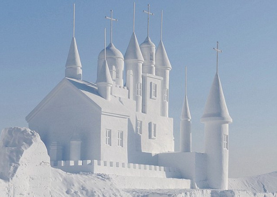Picture 1 of Impressive works made from snow