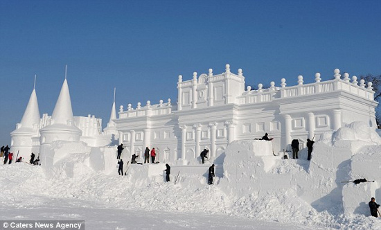 Picture 2 of Impressive works made from snow