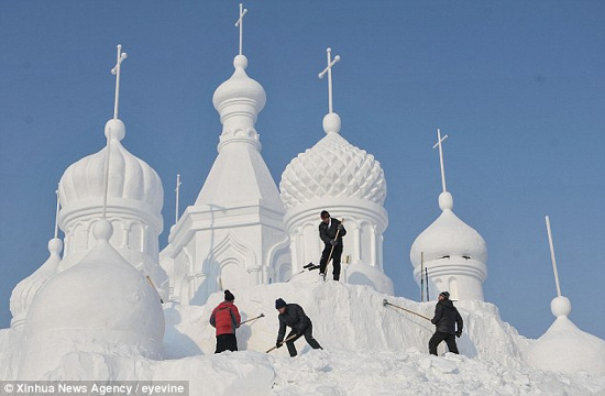 Picture 3 of Impressive works made from snow
