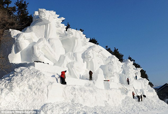 Picture 5 of Impressive works made from snow