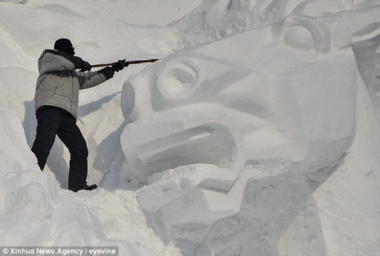 Picture 7 of Impressive works made from snow