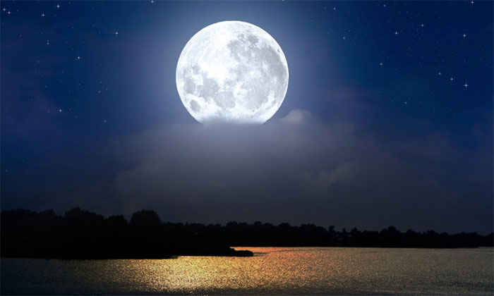 Picture 1 of In 2020, there will be 13 full moon appearances