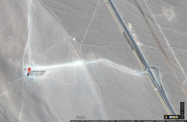 Picture 5 of In the driest desert in the world, there is a giant hand that is calling for help.