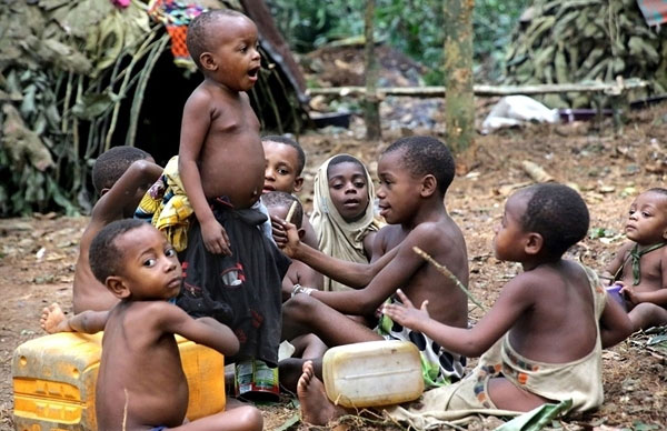 Picture 1 of In the tribe, nearly 50% of children cannot live more than 5 years in Africa