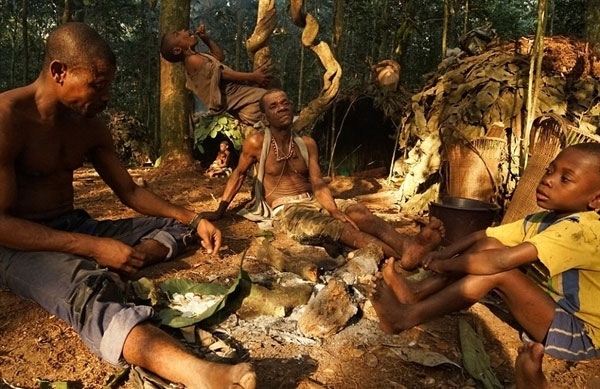 Picture 3 of In the tribe, nearly 50% of children cannot live more than 5 years in Africa