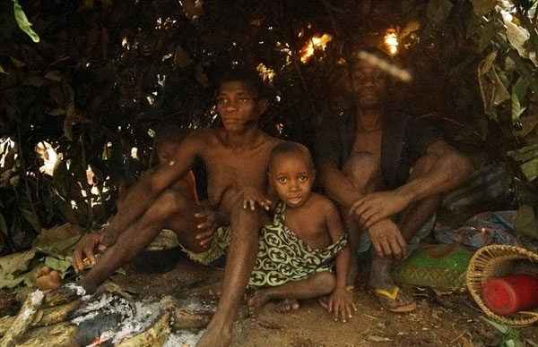 Picture 7 of In the tribe, nearly 50% of children cannot live more than 5 years in Africa