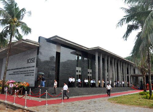 Picture 1 of Inaugurating an international science center in Binh Dinh