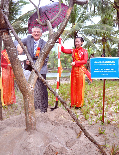 Picture 3 of Inaugurating an international science center in Binh Dinh