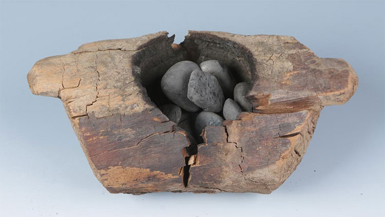 Picture 1 of Incense furnace containing marijuana in the tomb of 2,500 years in China