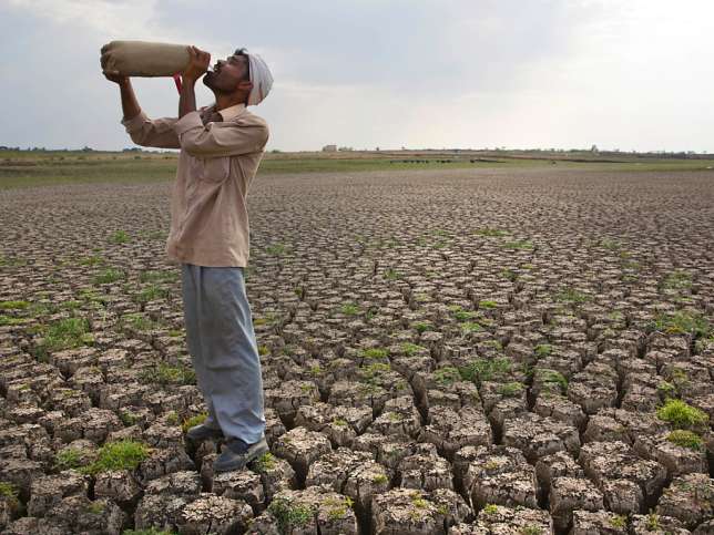Picture 1 of India has a record of 51 degrees Celsius, mobile phones have been powered down