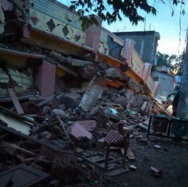 Picture 6 of Indonesia earthquake strong, at least 18 people died