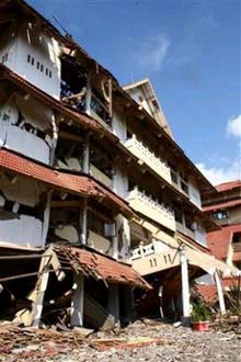 Picture 12 of Indonesia: Number of victims killed by earthquakes on more than 3,500 people
