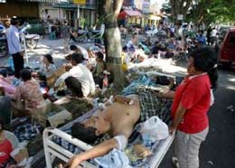 Picture 13 of Indonesia: Number of victims killed by earthquakes on more than 3,500 people