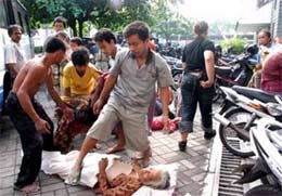 Picture 6 of Indonesia: Number of victims killed by earthquakes on more than 3,500 people