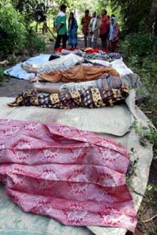 Picture 9 of Indonesia: Number of victims killed by earthquakes on more than 3,500 people