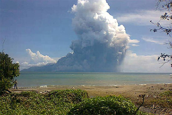 Picture 1 of Indonesia: Volcanic eruption, 6 people died