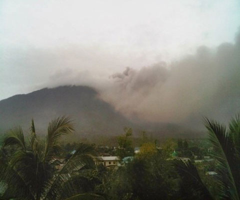 Picture 1 of Indonesian volcano erupted, thousands of people evacuated