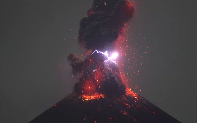 Picture 1 of Indonesia's volcano shot itself