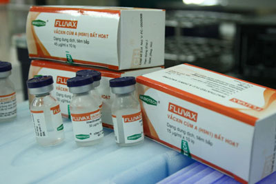 Picture 1 of Injecting two trials of H5N1 vaccine made in Vietnam