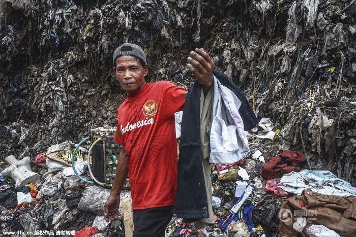 Picture 5 of Inside the 'garbage mountain' feed 5,000 poor Indonesian people