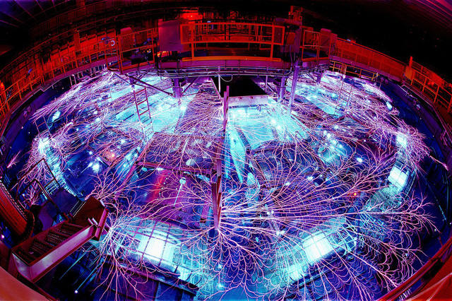 Picture 2 of Inside the machine recreates the nuclear bomb and the black hole Universe is located in Mexico