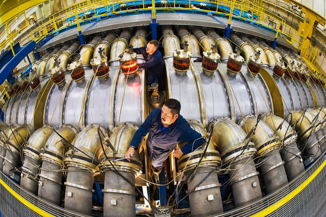 Picture 3 of Inside the machine recreates the nuclear bomb and the black hole Universe is located in Mexico
