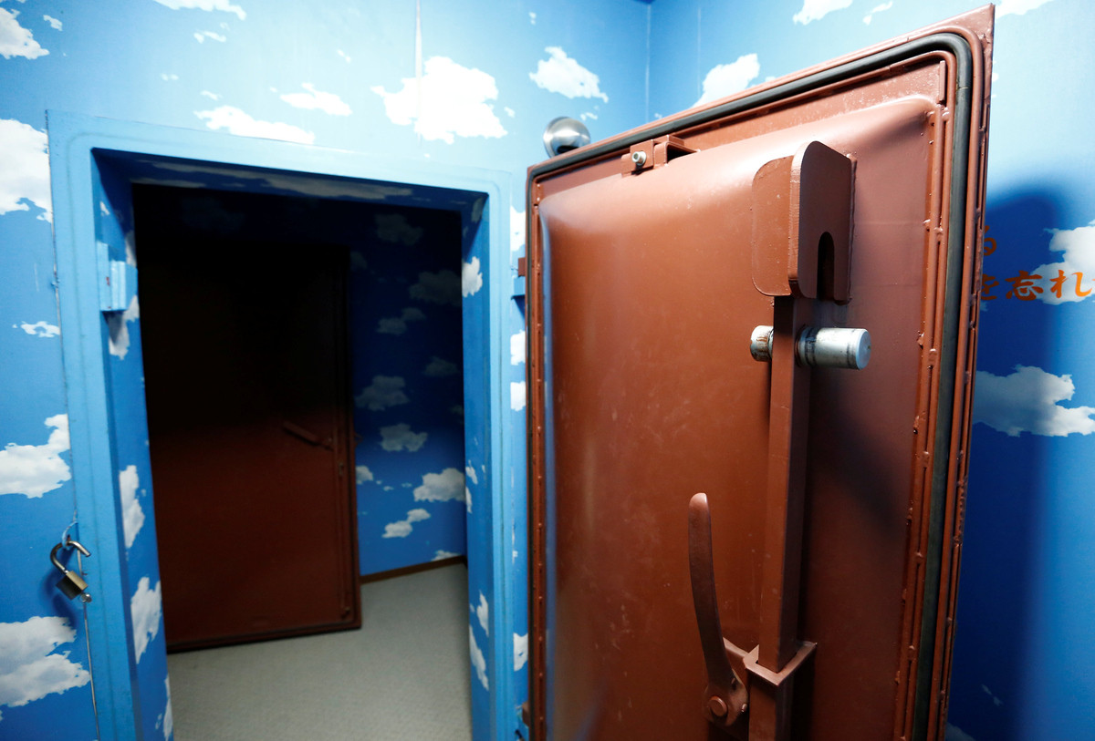 Picture 7 of Inside the nuclear bomb shelter in Japan